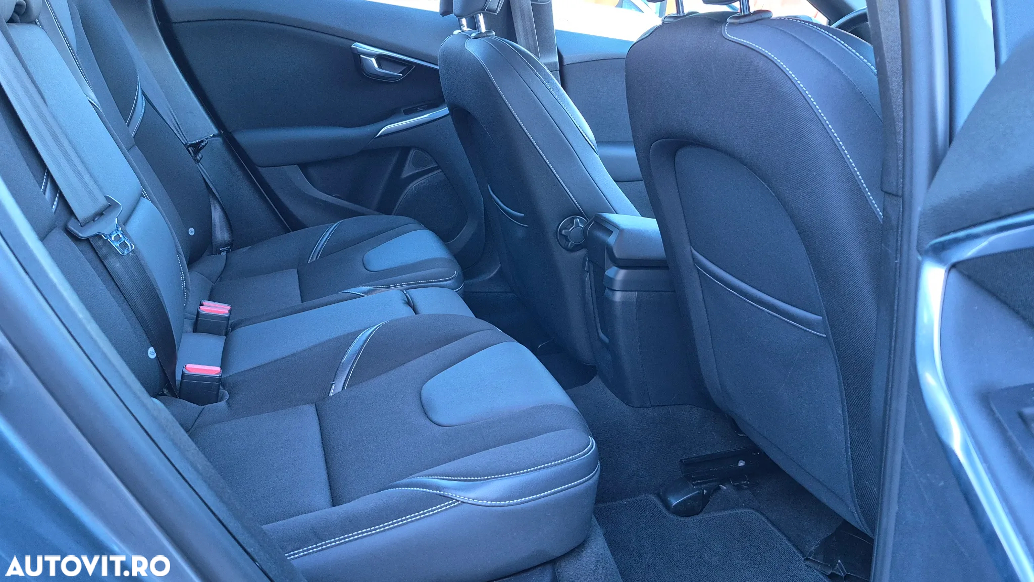 Volvo V40 D3 Aut. Summum - 26