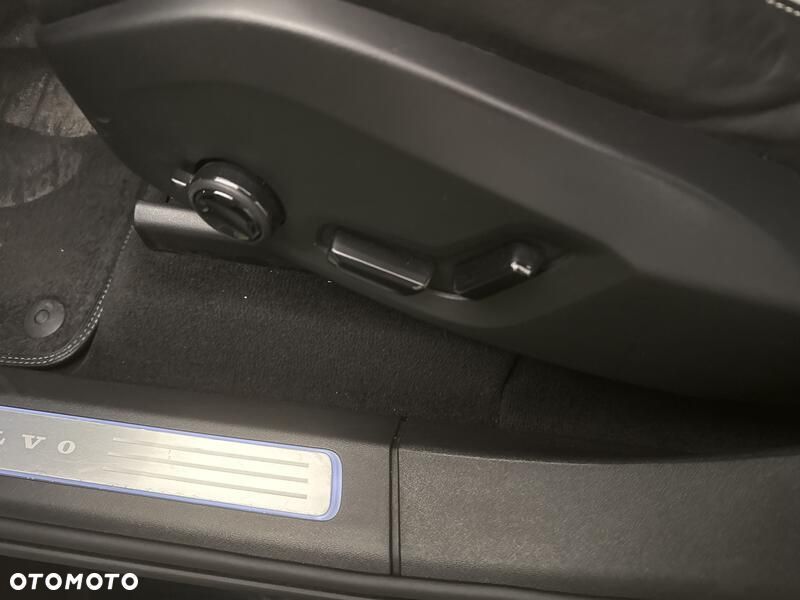 Volvo XC 90 B5 D AWD R-Design 7os - 19