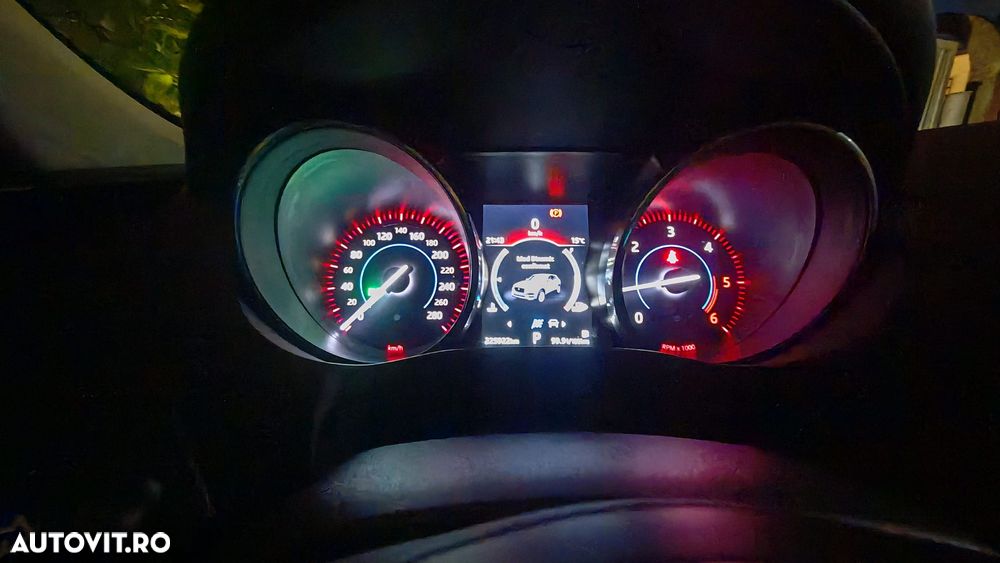 Jaguar F-Pace 25d AWD R-Sport - 27