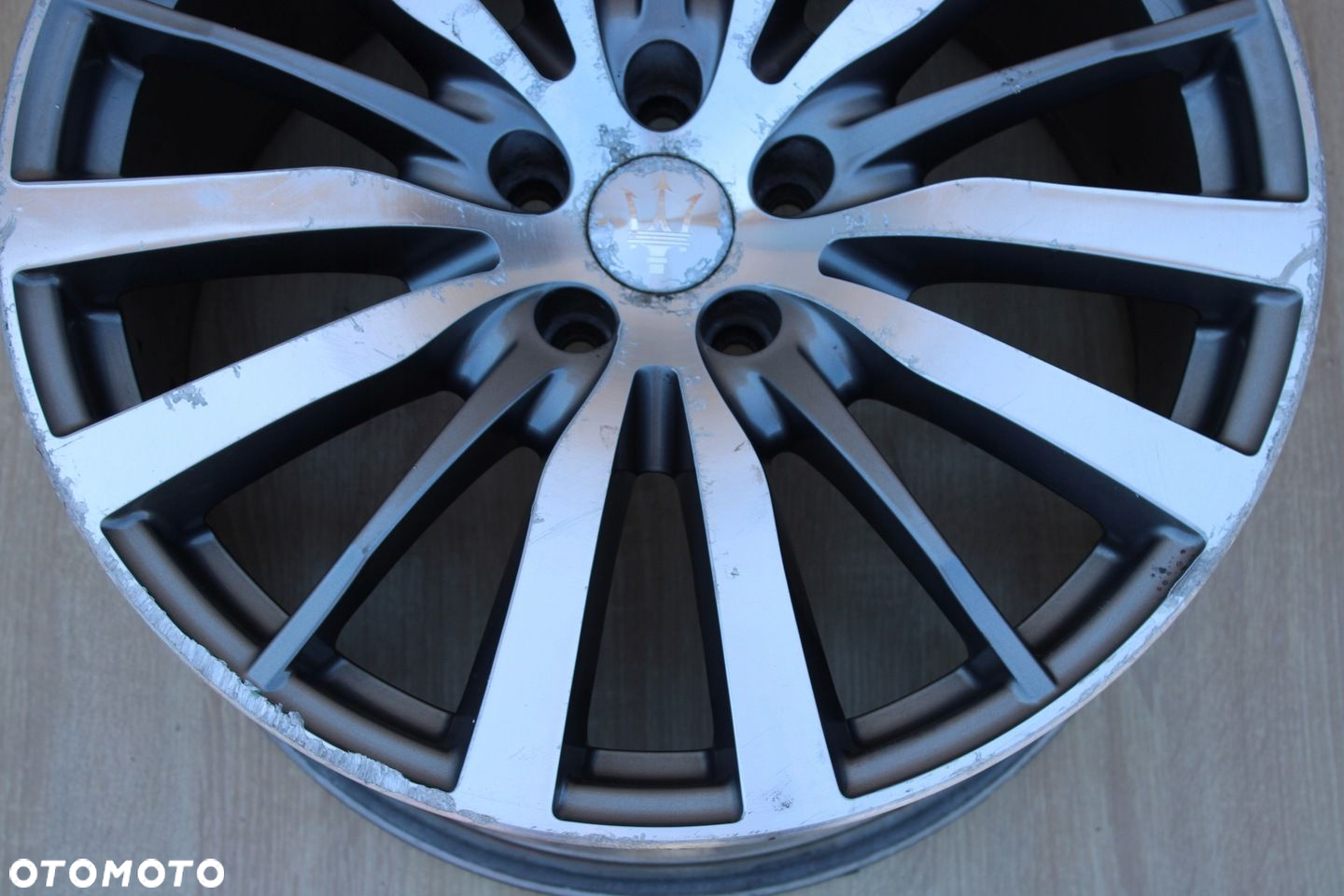 FELGA ALIMINIOWA 19" MASERATI GHIBLI 10J 5x114,3 ET40 - 3