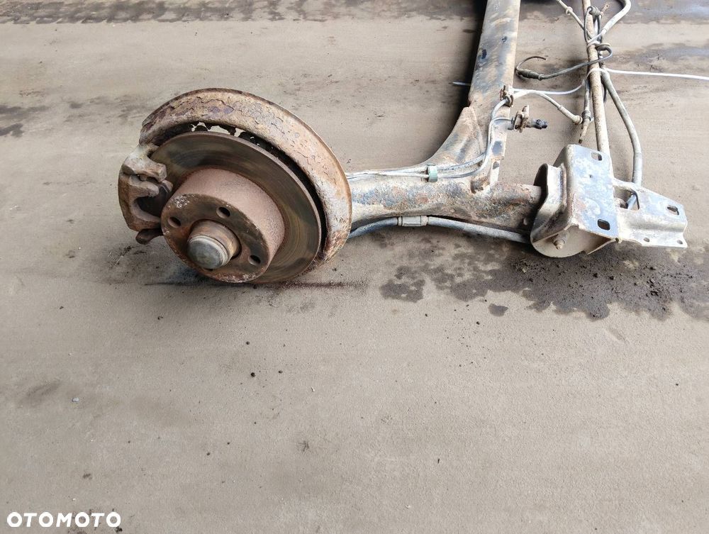 BELKA OŚ ZAWIESZENIA TYŁ TARCZE Z ABS AUDI 80 B4 SEDAN - 5