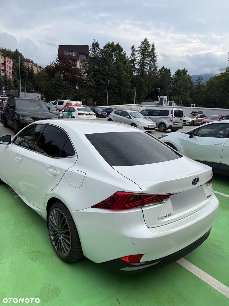 Lexus IS 300h Business Edition - 12