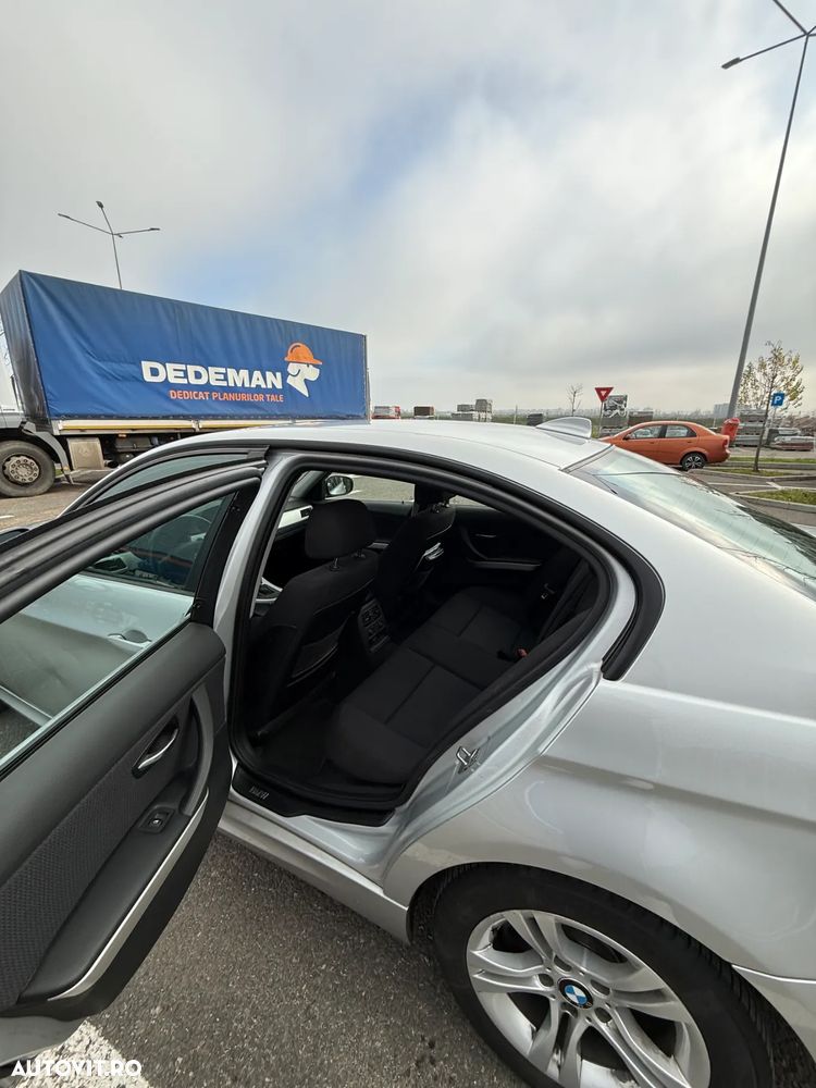 BMW Seria 3 318i Aut. - 16