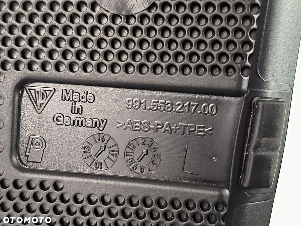 Osłony boczne tunelu środkowego  99155321700  99155321800  Porsche Boxtser 718  2017r. - 5