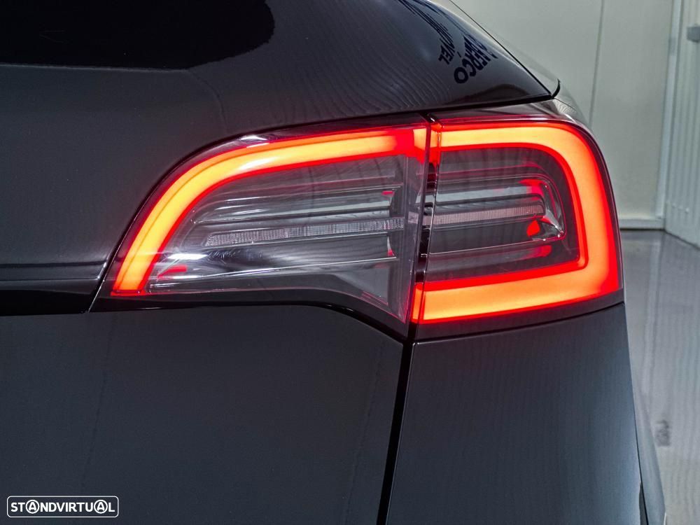 Tesla Model Y Long Range Dual Motor AWD - 33