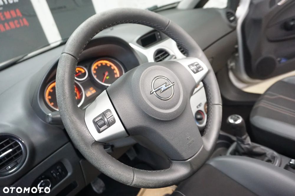 Opel Corsa 1.2 16V Cosmo - 17