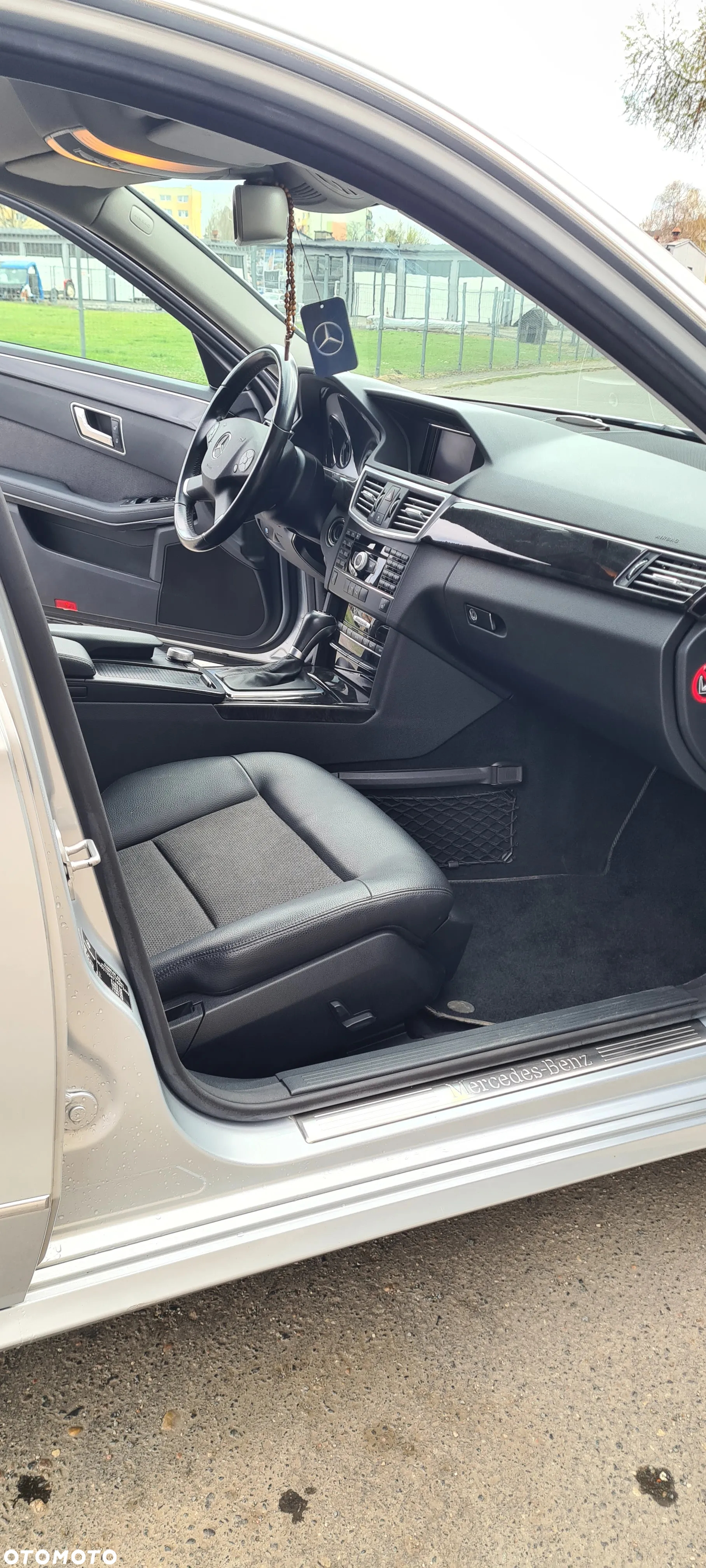 Mercedes-Benz Klasa E 250 T CGI BlueEFFICIENCY Automatik Avantgarde - 16