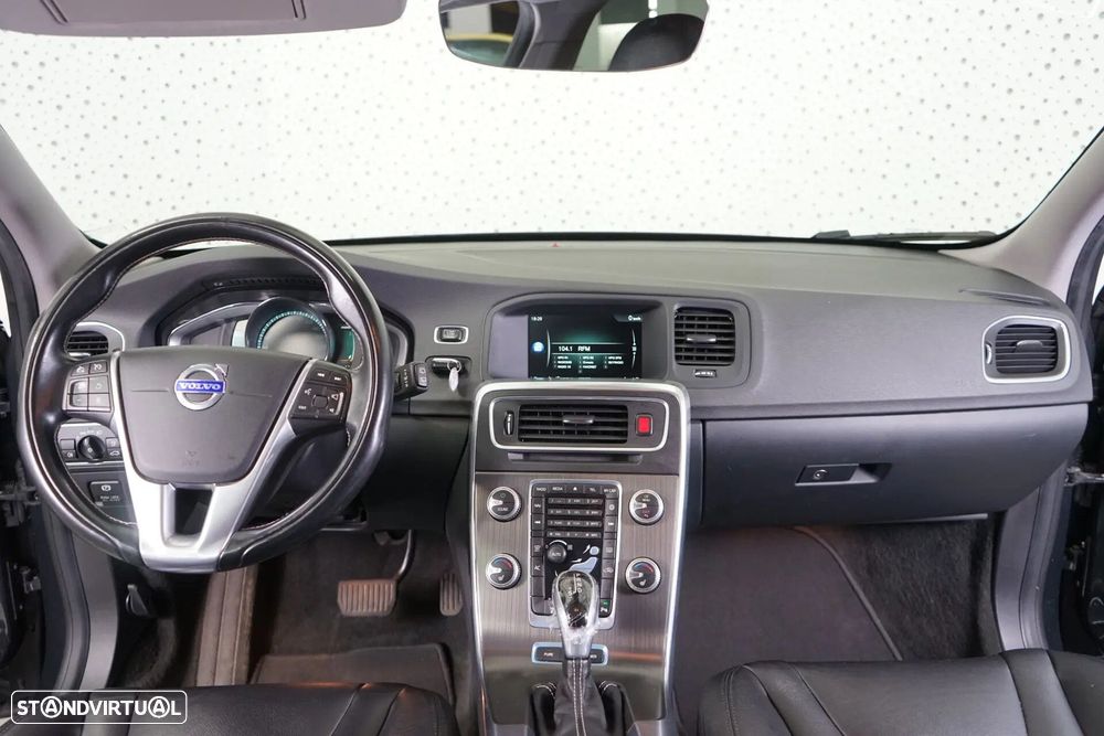 Volvo V60 2.4 D6 Momentum AWD Phev - 17
