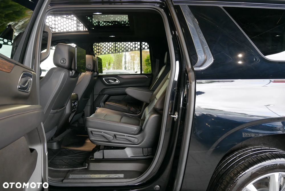 Chevrolet Suburban - 10