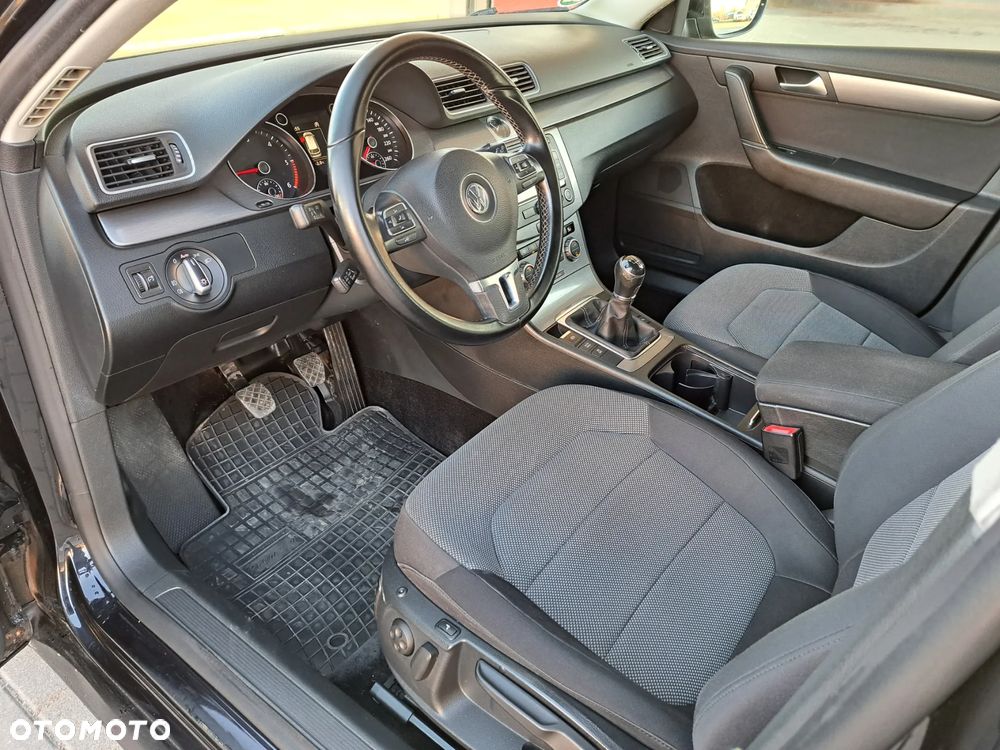 Volkswagen Passat - 16