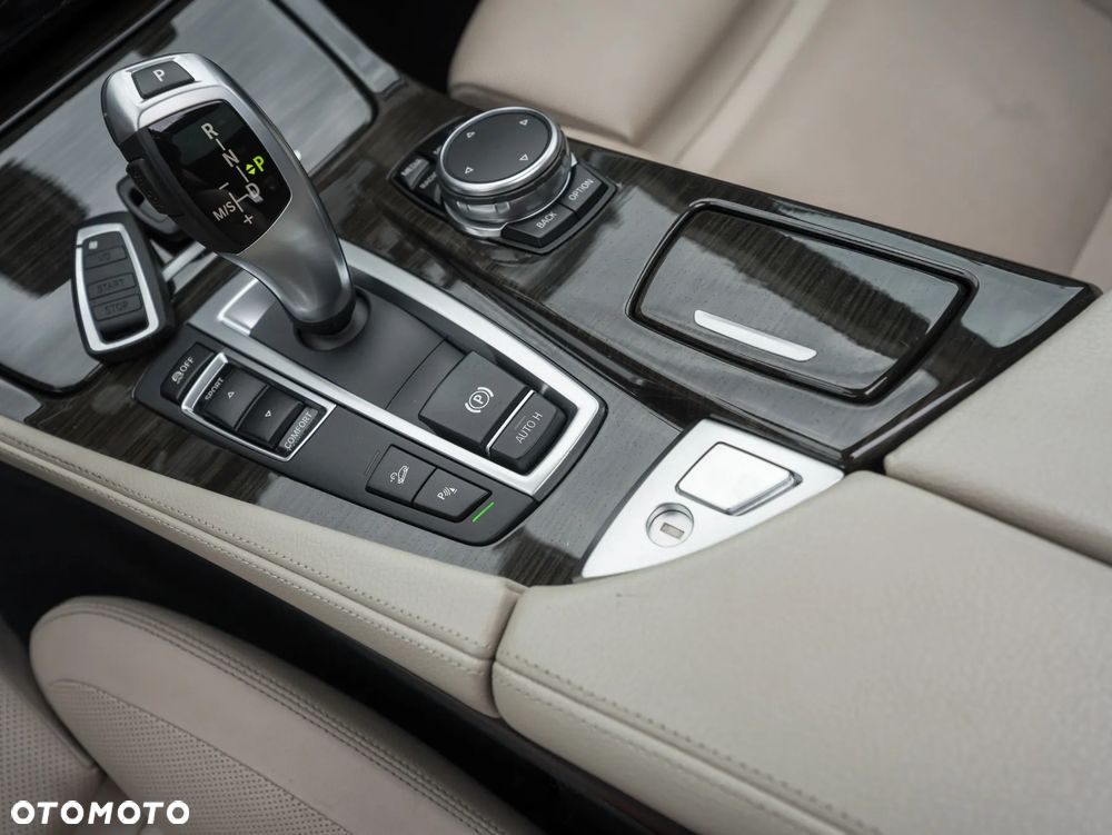 BMW Seria 5 525d xDrive Sport-Aut Luxury Line - 33