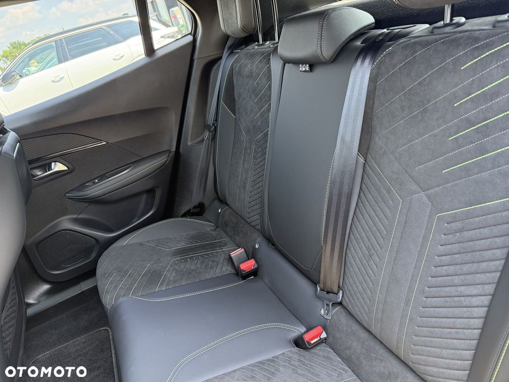 Peugeot 2008 PureTech mHEV GT E-DCS6 - 15