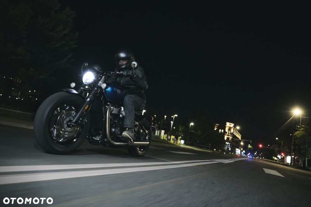 Triumph Bonneville Bobber - 13