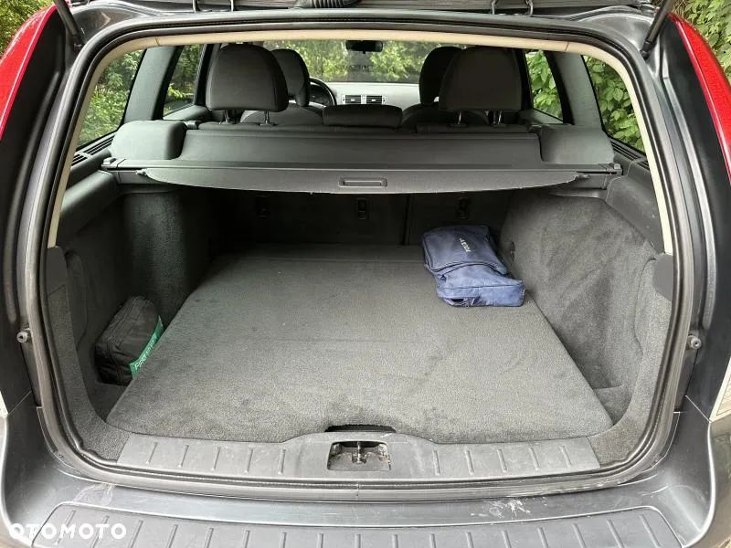 Volvo V50 D3 Momentum - 13