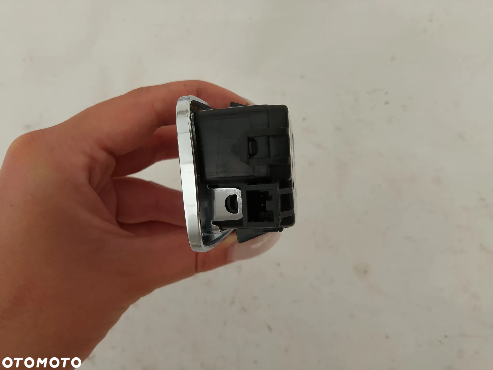 Lampka podsufitki sufitu lewa Volvo XC90 II 31425811 - 4