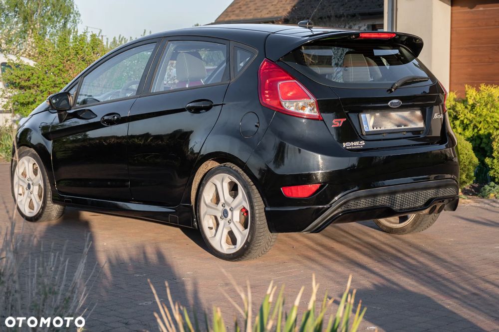 Ford Fiesta 1.6 EcoBoost ST - 5