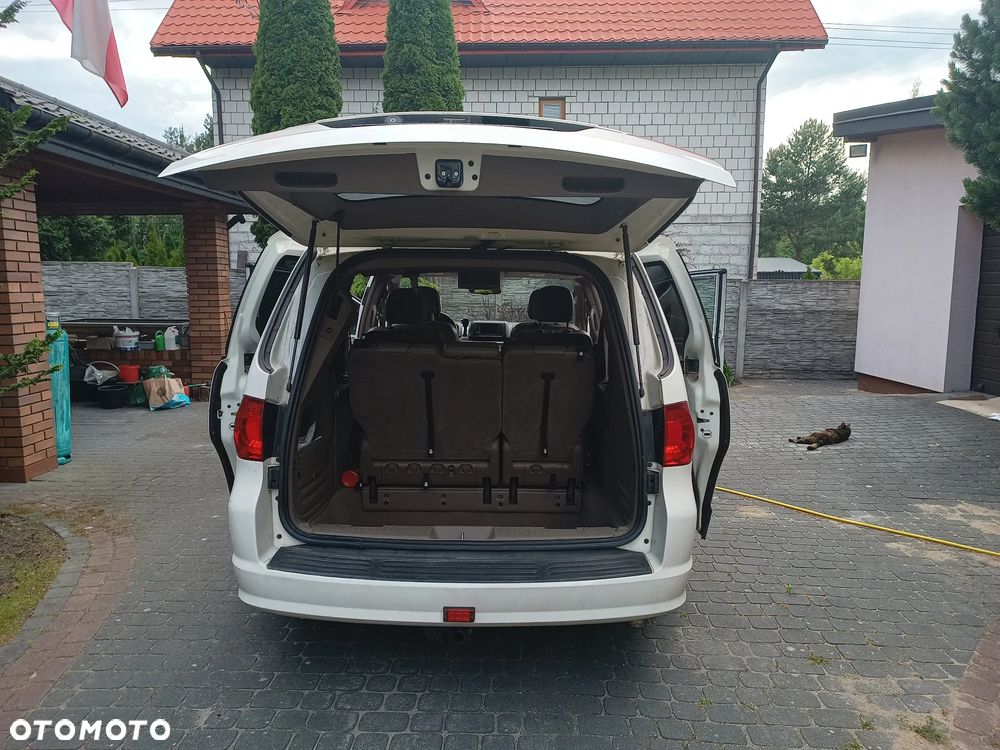 Volkswagen Routan - 4
