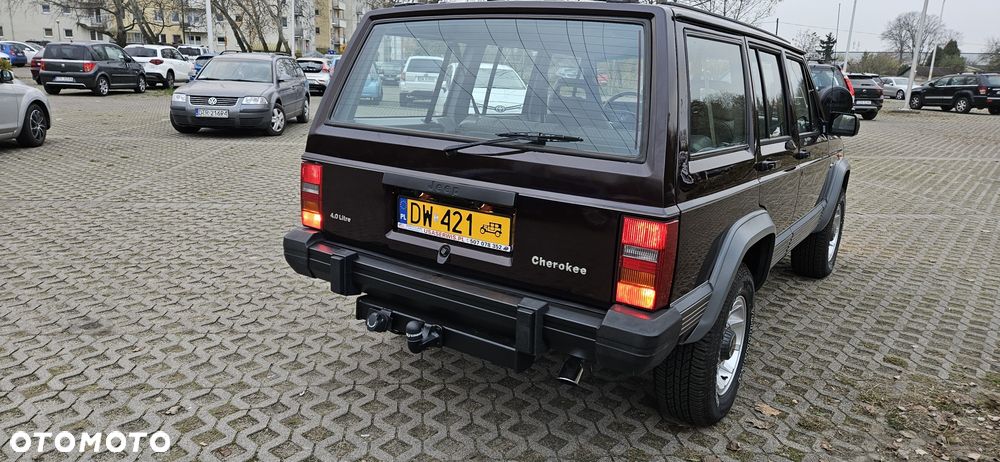 Jeep Cherokee - 4