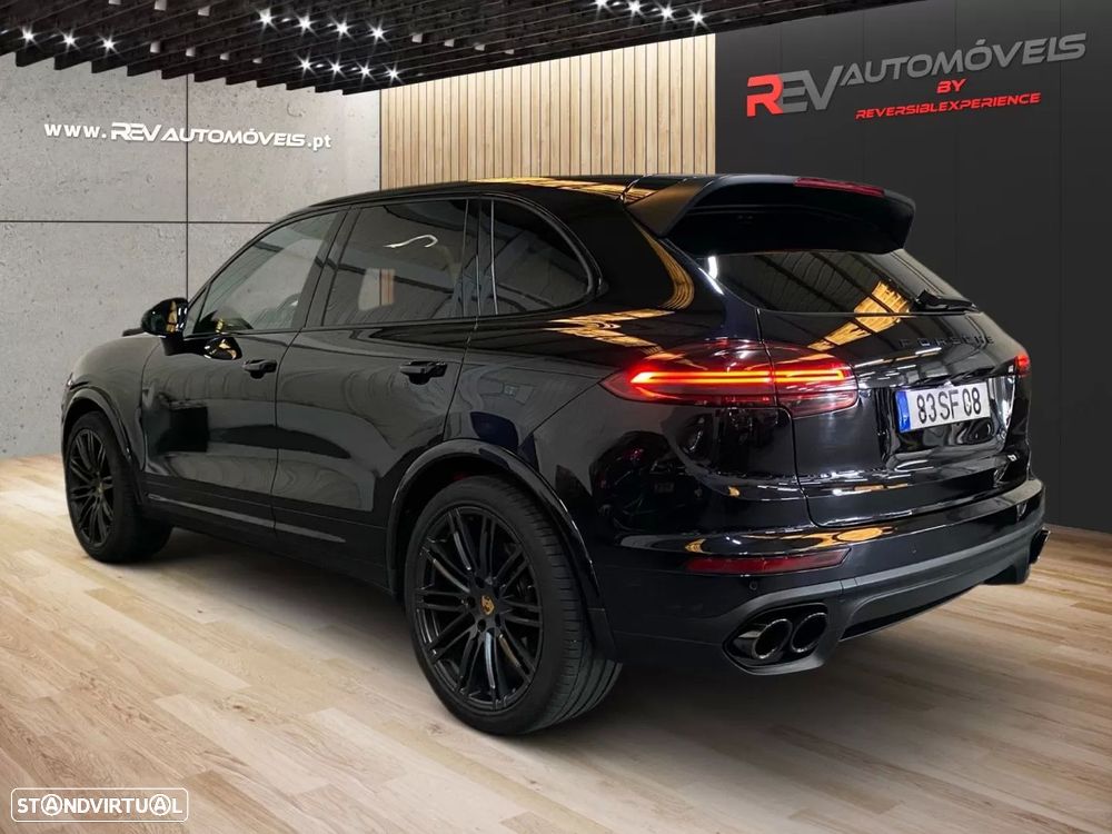 Porsche Cayenne Platinum Edition - 4