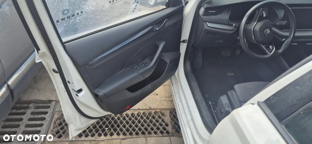 Skoda Octavia 2.0 TDI Edition 130 Selection DSG - 26