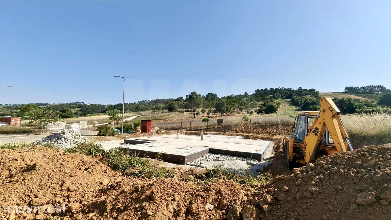 Moradia T3 Geminada c/ 1 Suite, Jardim, Parqueamento e Piscina! (LT2) - Grande imagem: 5/24