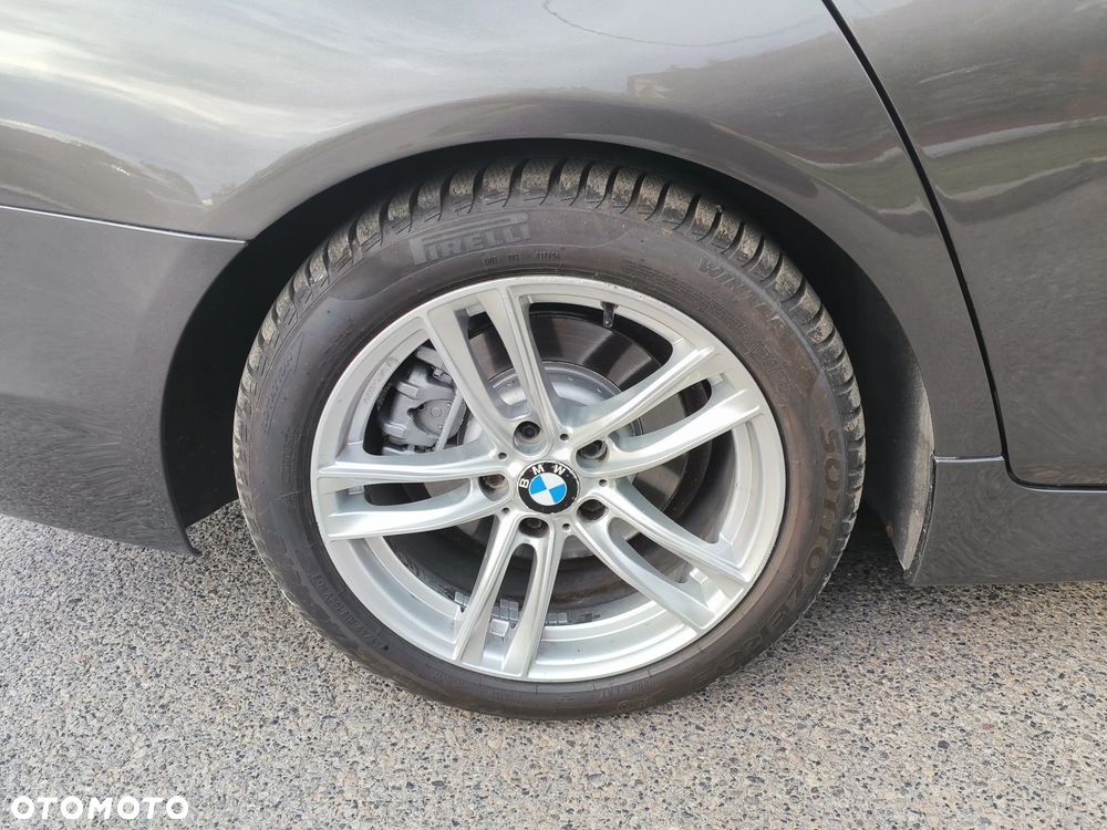 BMW Seria 5 523i Sport-Aut - 31