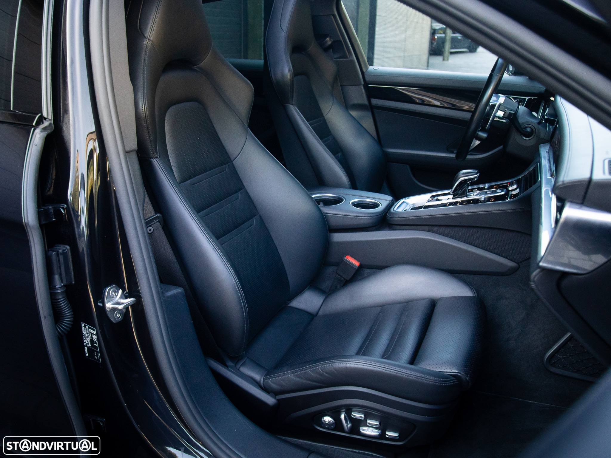 Porsche Panamera 4 E-Hybrid - 21