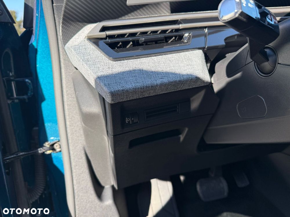 Peugeot 3008 1.2 PureTech mHEV Allure Pack S&S e-DCS6 - 17