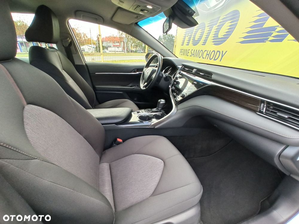 Toyota Camry - 12