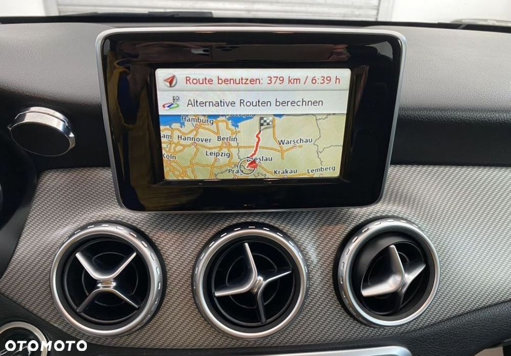 Mercedes-Benz GLA - 12