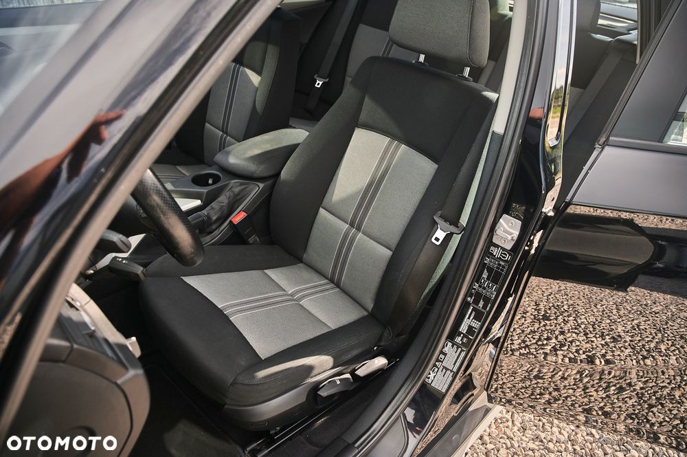 BMW X1 xDrive18d xLine - 28