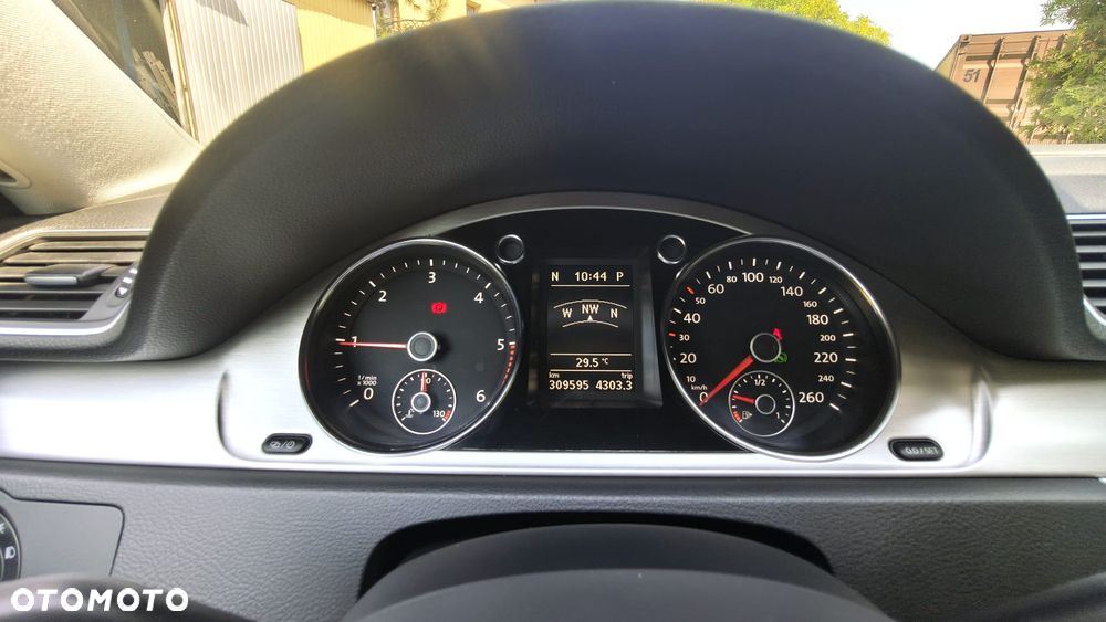 Volkswagen Passat 2.0 TDI Highline R-Style DSG - 10