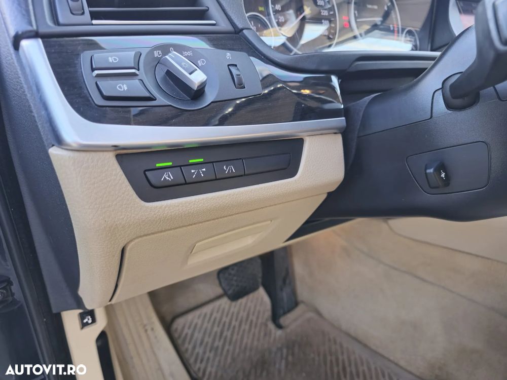 BMW Seria 5 530d xDrive - 7