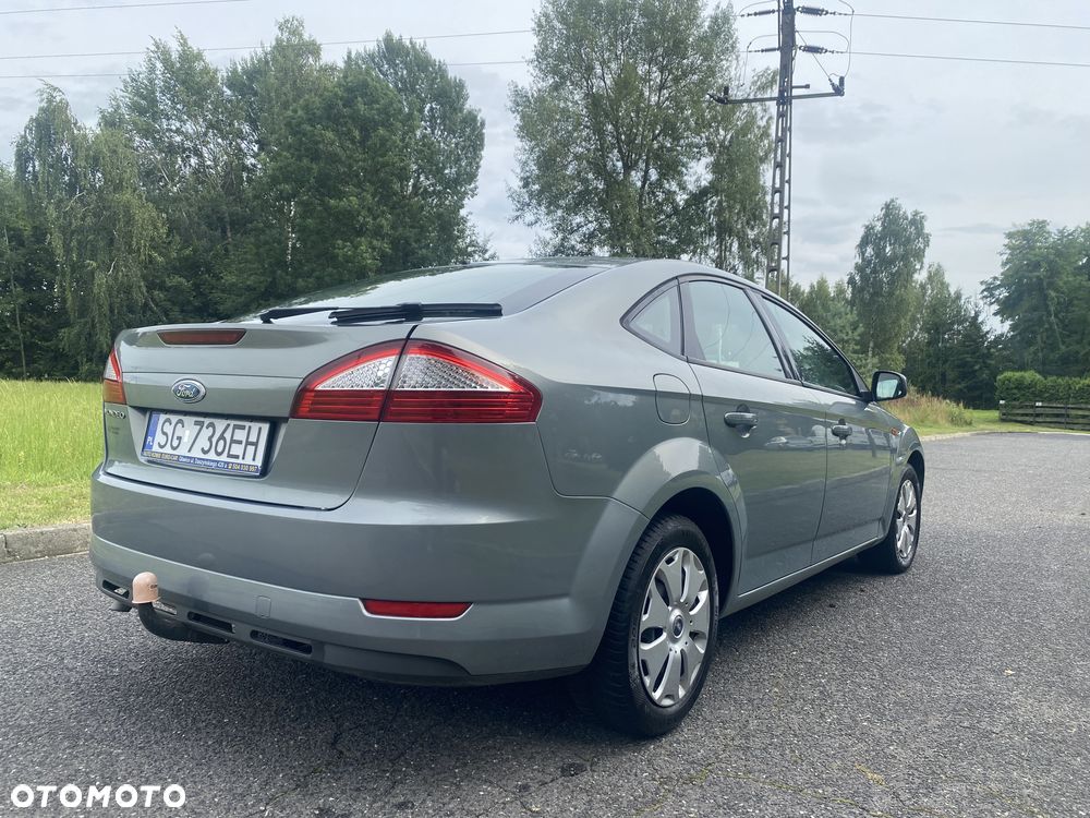 Ford Mondeo 2.0 Ambiente - 11