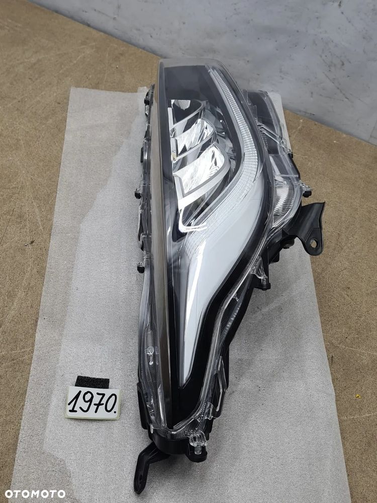 Toyota Yaris 4 IV od 20r lampa prawy prawa przednia przód Full Led - 11