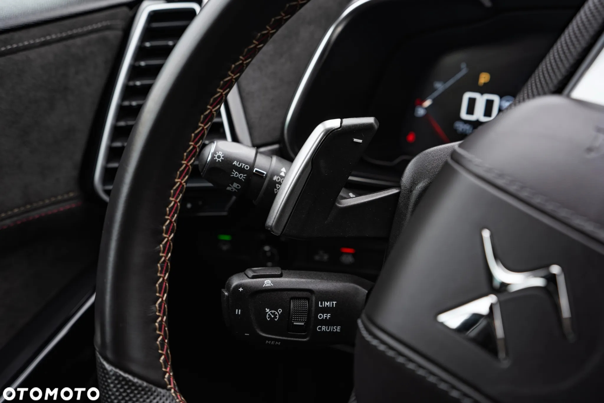 DS Automobiles DS 7 Crossback 1.6 PureTech Performance Line + - 28
