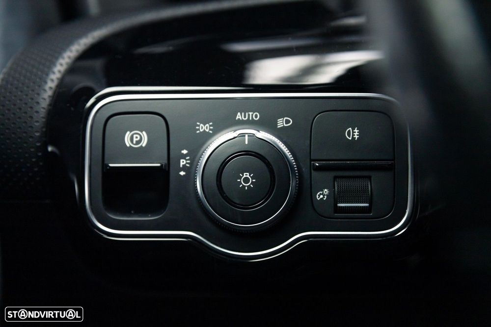 Mercedes-Benz A 250 e AMG Line - 23