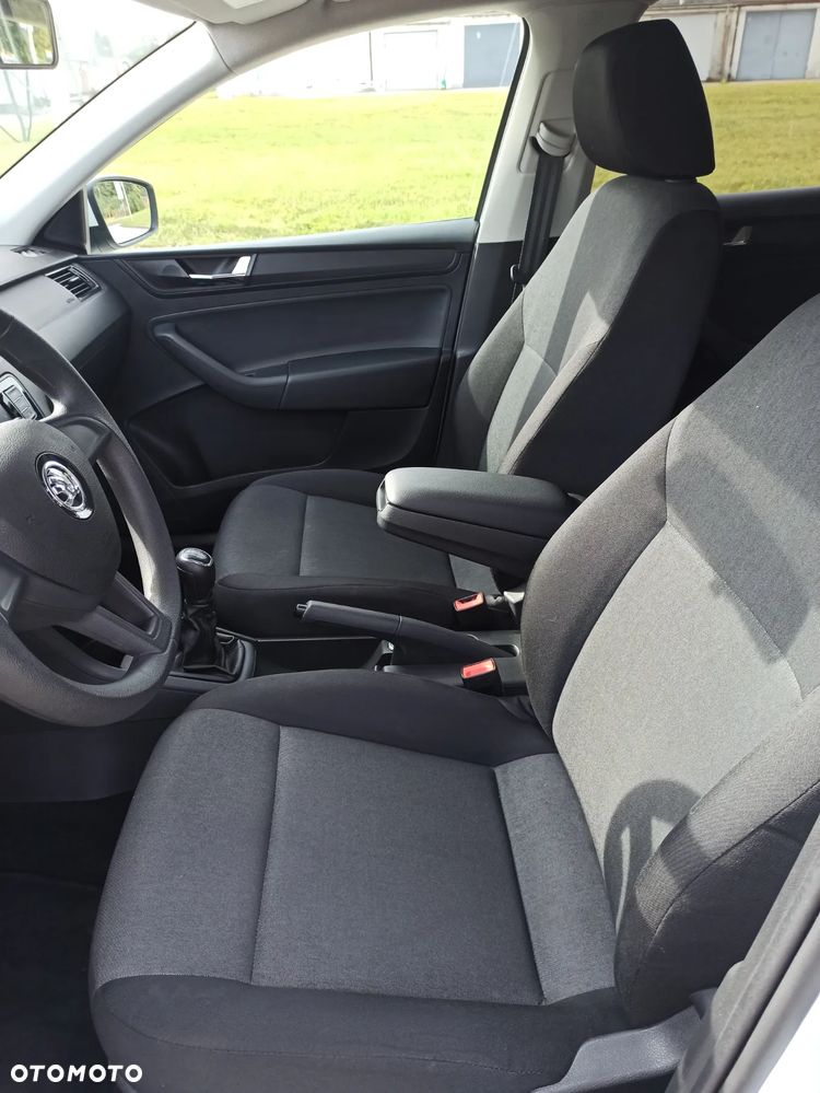 Skoda RAPID - 12