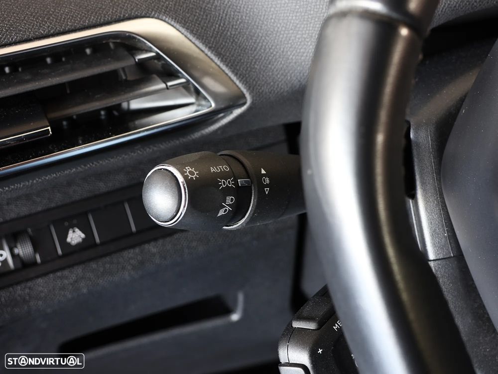 Peugeot 3008 1.2 PureTech Allure EAT8 - 26