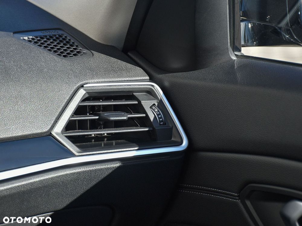 BMW Seria 3 318d Sport Line - 28