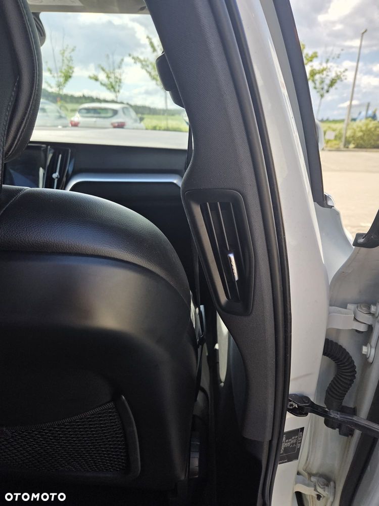 Volvo V60 D4 Geartronic Momentum - 24