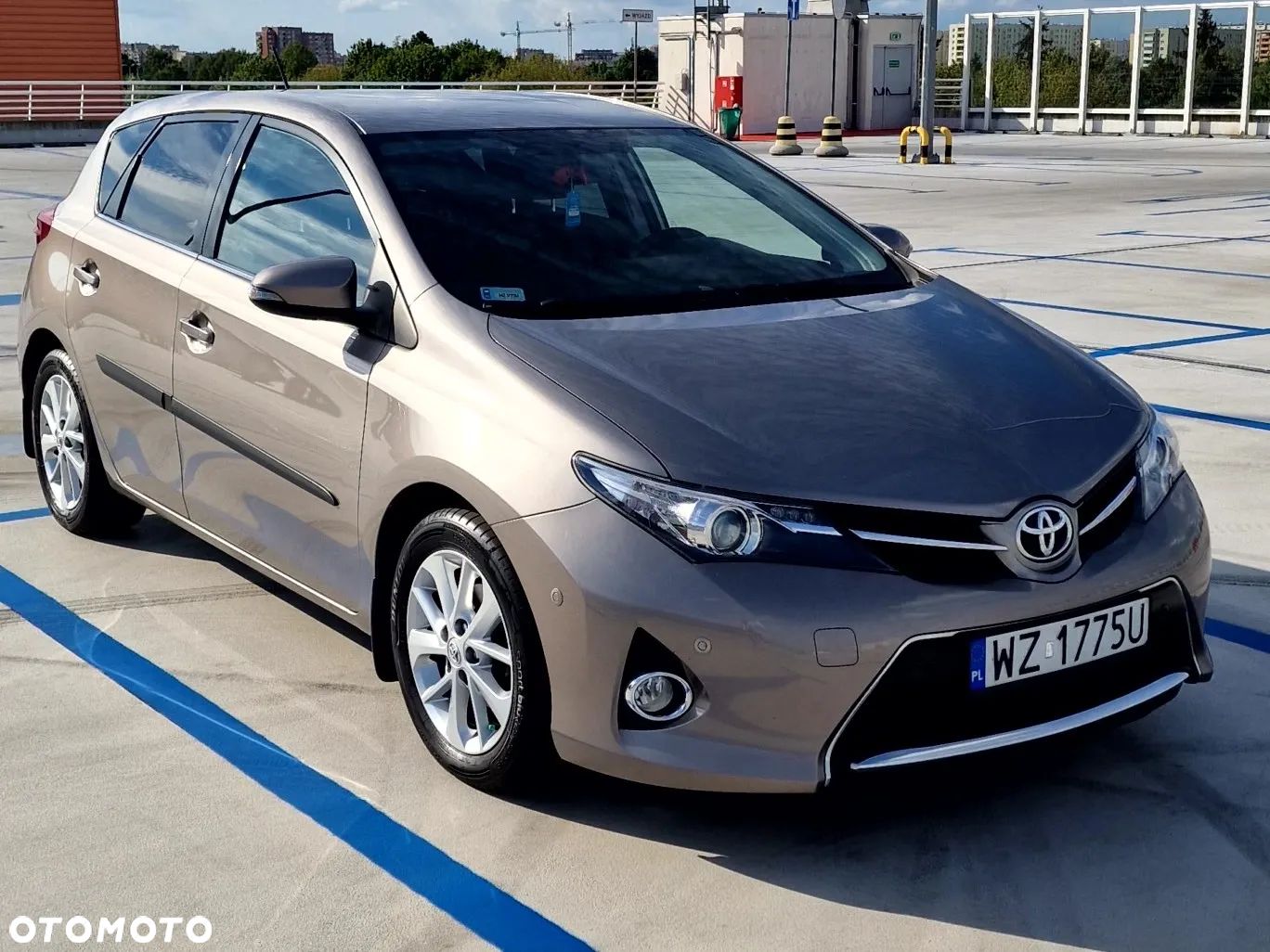 Toyota Auris 1.33 VVT-i Premium Comfort - 1