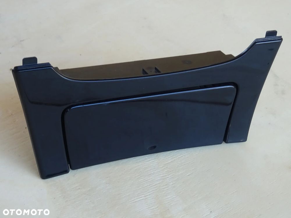 POPIELNICZKA GNIAZDO 12V PANEL DESKI CZARNY DEKOR OPEL INSIGNIA A - 22