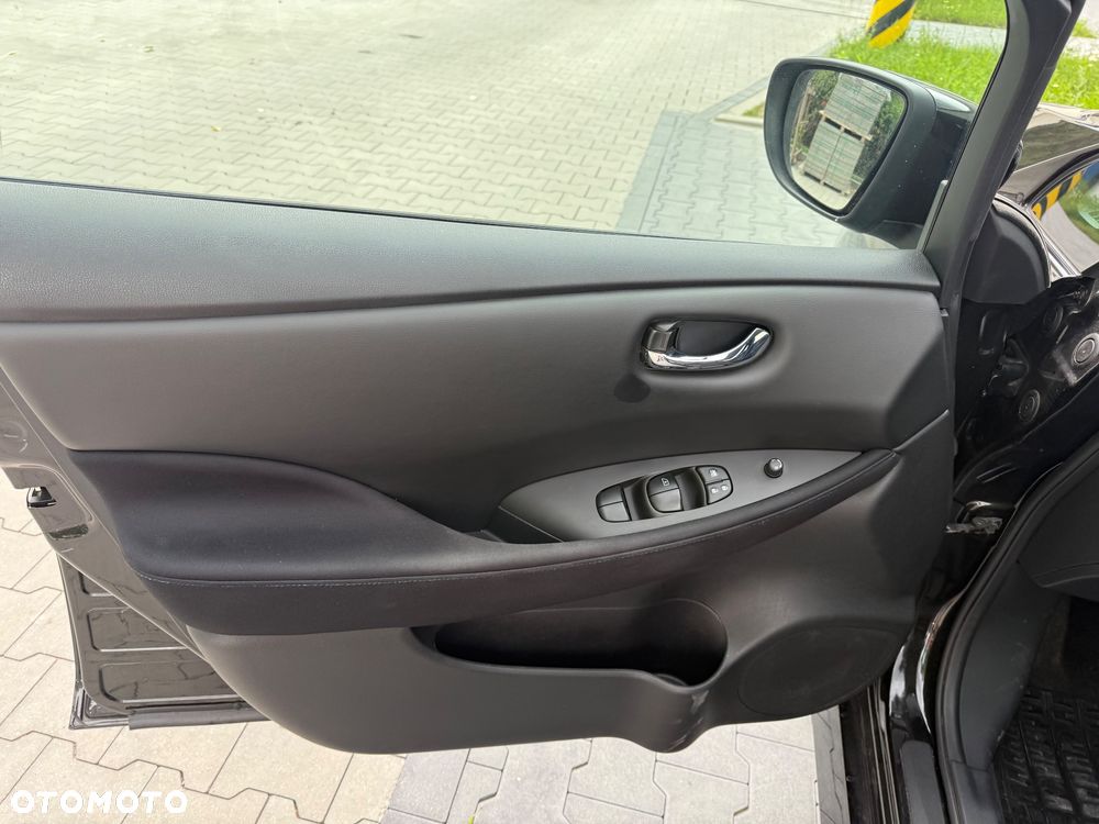 Nissan Leaf - 25