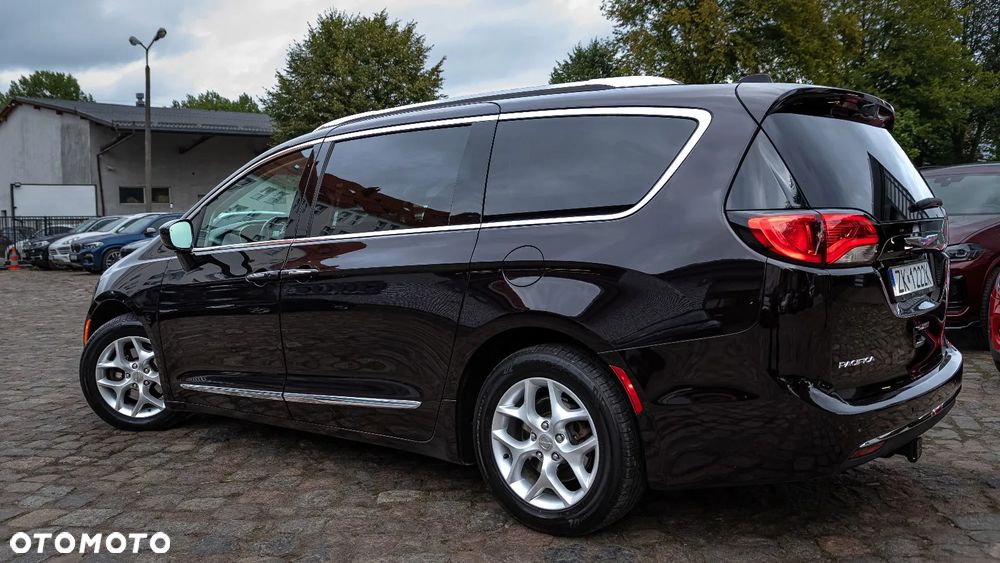 Chrysler Pacifica - 6