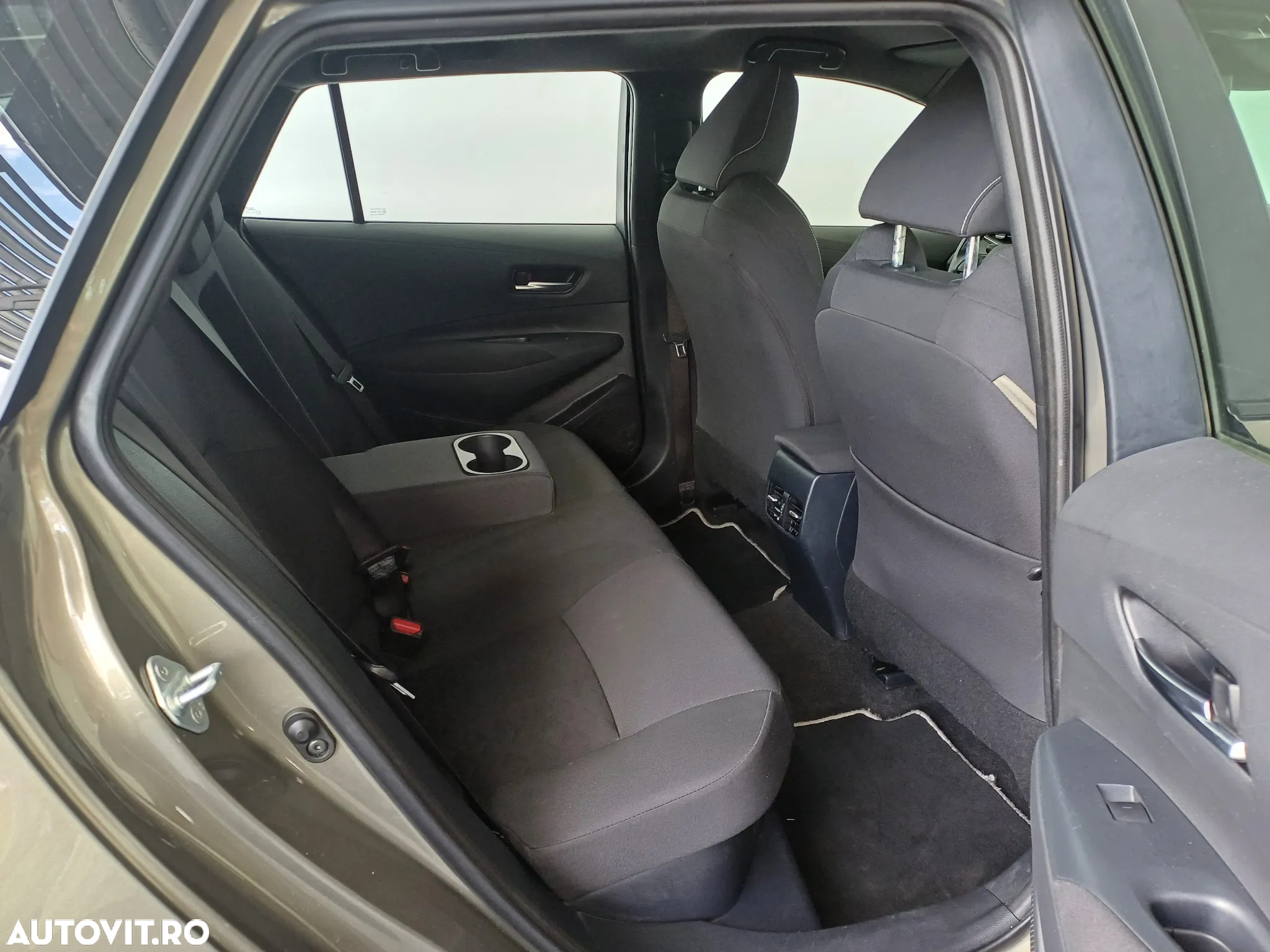 Toyota Corolla 1.8 HSD TS Dynamic - 23