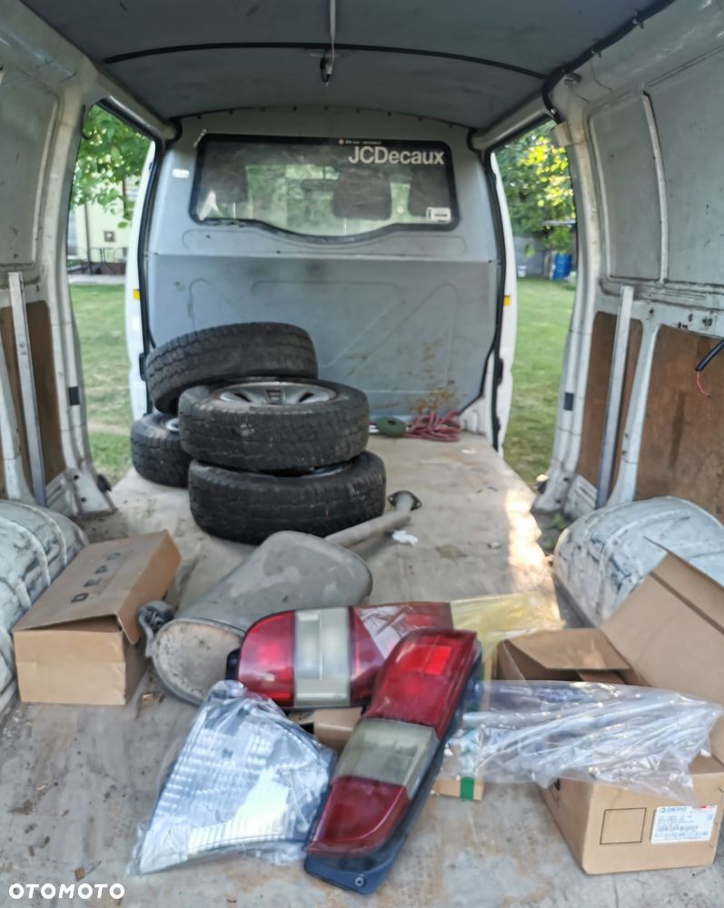 Toyota HIACE - 7
