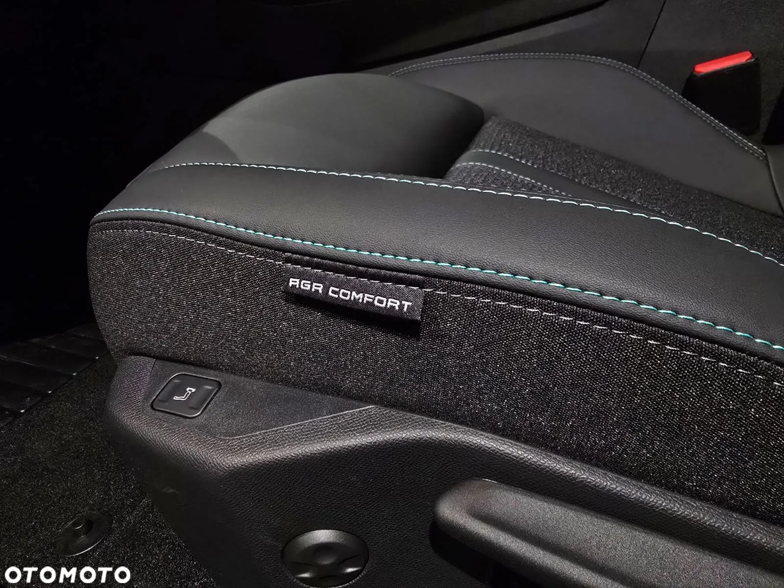 Peugeot 408 1.2 PureTech Allure S&S EAT8 - 17
