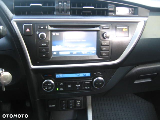 Toyota Auris 1.6 Premium - 11