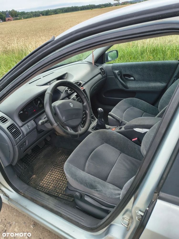 Renault Laguna 1.6 Concorde - 3